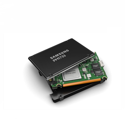 PCIe Gen4 X4 NVMe U.2 2.5 นิ้ว SSD ภายใน Samsung PM1733 SSD 3.84TB